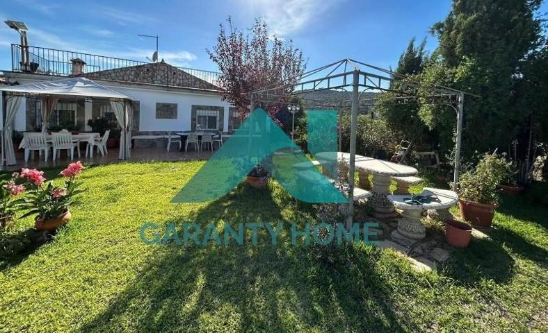 Casa con terreno en venta en Sierra de Fuentes, Poligono el collado photo 0