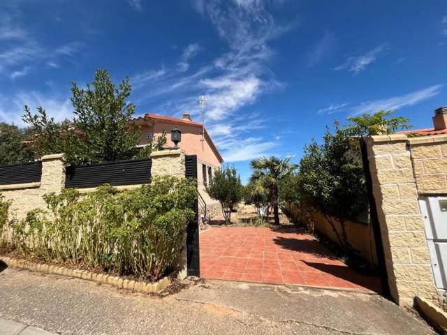 Chalet en venta en Loranca de Tajuña, MONTEJARAL photo 0