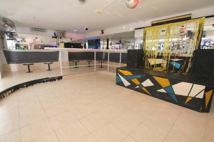 Local comercial en venta en Llucmajor, S´Arenal photo 0