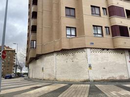 Local comercial en venta en Valladolid, Parquesol photo 0