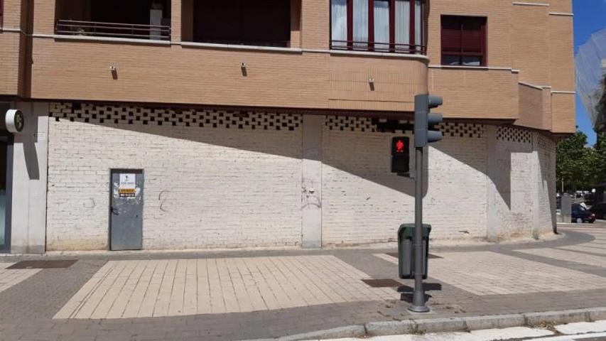 Local comercial en venta en Valladolid, Parquesol photo 0