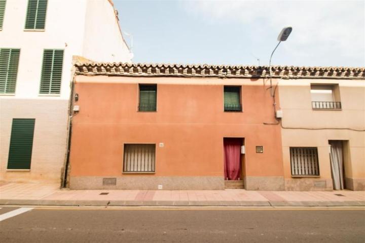 Casa en venta en Pinseque, Poligono los leones photo 0
