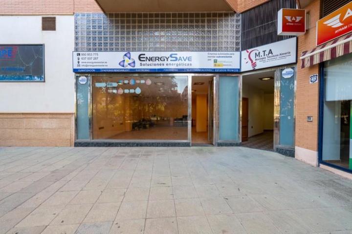 Local comercial en venta en Almería, Barrio san luis photo 0