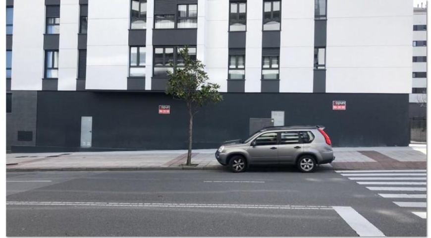 Local comercial en venta en Oviedo, Oviedo photo 0