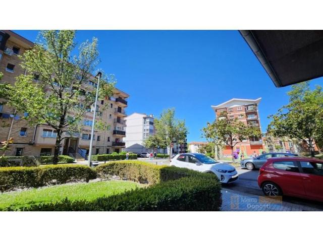 Local comercial en venta en Donostia-San Sebastián photo 0