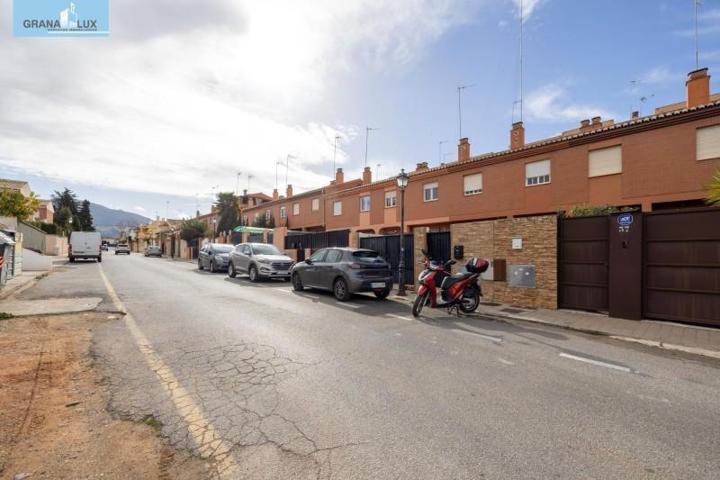 Adosada en venta en Huétor Vega, Los rebites photo 0