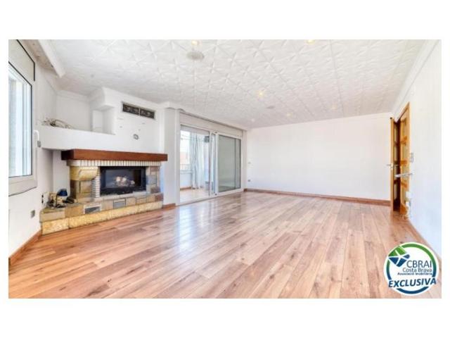 Piso en venta en Roses photo 0