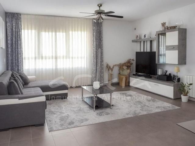 Piso en venta en Benetússer photo 0