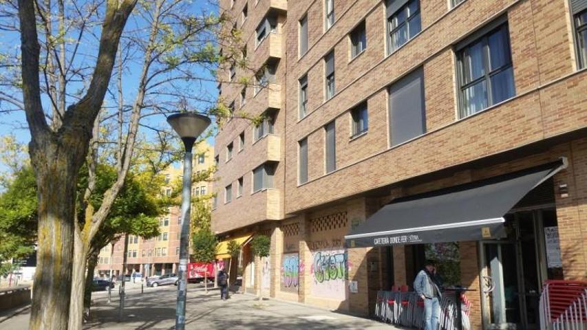 Local comercial en venta en Valladolid, Parquesol photo 0