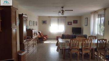 Casa con terreno en venta en Villena, Villena photo 0