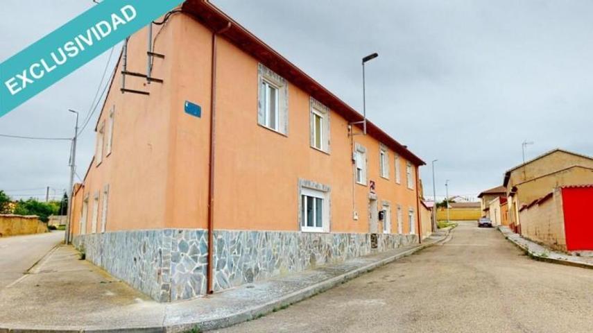 Edificio en venta en Valencia de Don Juan photo 0