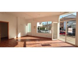 Edificio en venta en Campo Real photo 0