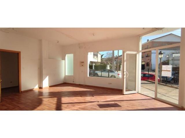 Edificio en venta en Campo Real photo 0