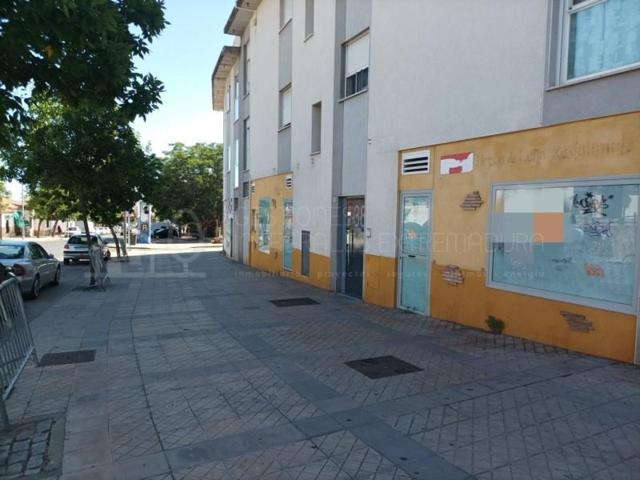 Local comercial en venta en Cáceres, San Blas photo 0