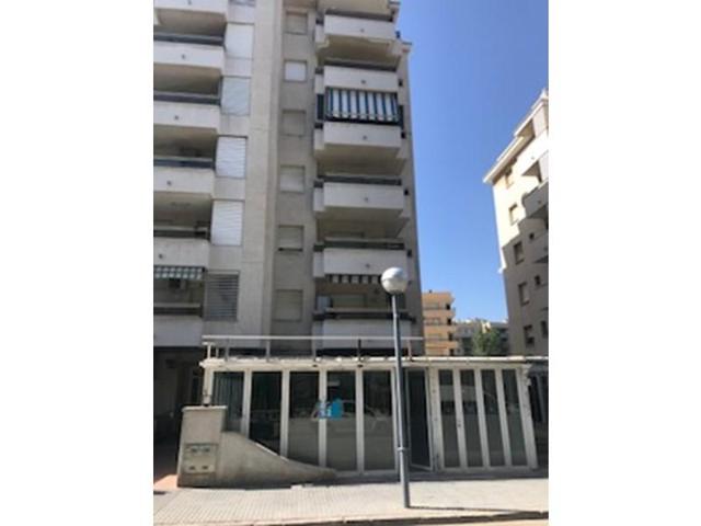 Local comercial en venta en La Pineda photo 0