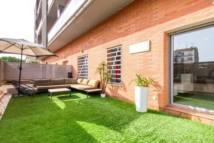 Planta baja en venta en Figueres, Creu de la mà photo 0