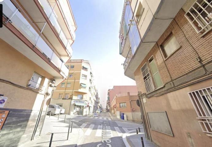 Piso en venta en Santa Coloma de Gramenet, Llati photo 0