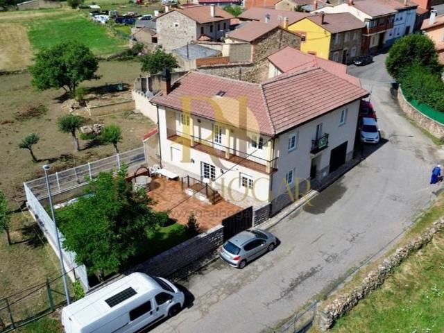 Casa en venta en La Robla photo 0