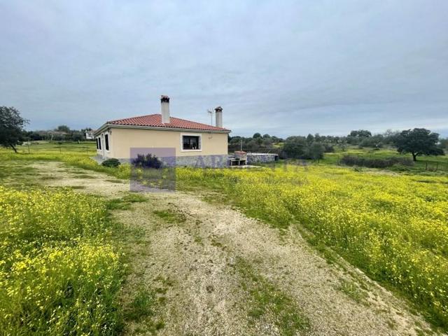 Casa con terreno en venta en Arroyo de la Luz photo 0