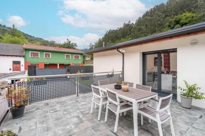 Casa en venta en Mieres, Mieres del Camino photo 0