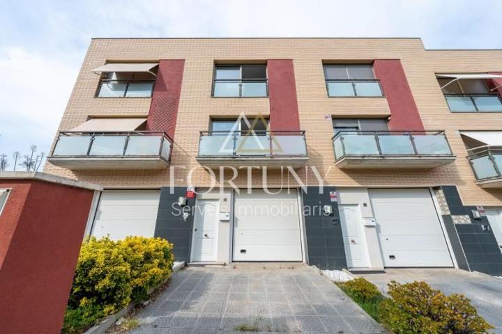 Adosada en venta en Constantí, Constantí photo 0