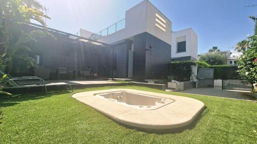 Chalet en venta en Algorfa, Pueblo 3 photo 0