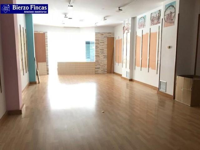 Local comercial en venta en Ponferrada, Centro photo 0