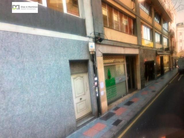 Local comercial en venta en León, Centro photo 0