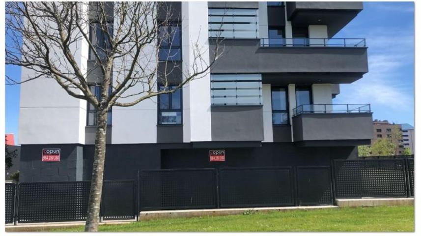 Local comercial en venta en Oviedo, Oviedo photo 0