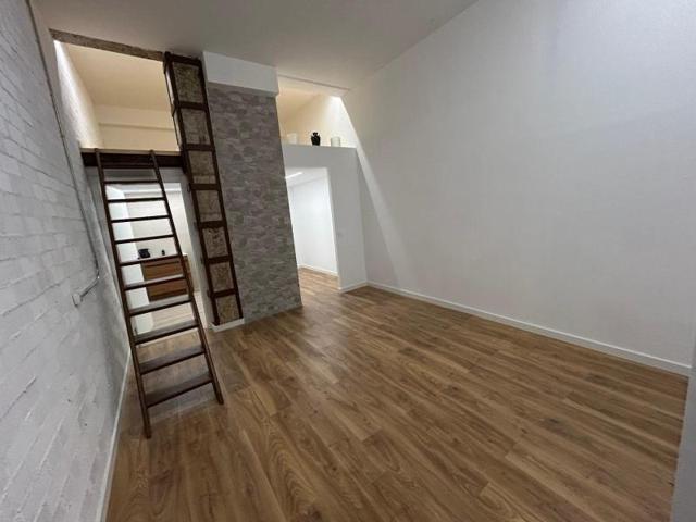 Local comercial en venta en Valencia, Beteró photo 0