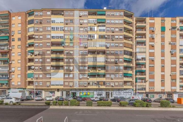 Piso en venta en Badajoz, Pardaleras photo 0
