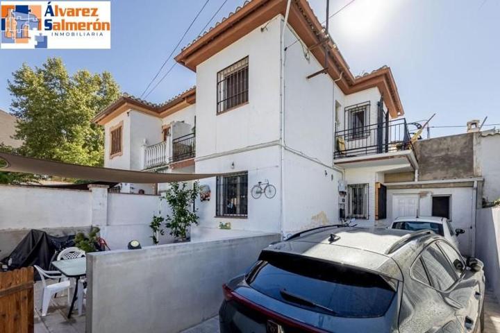 Adosada en venta en Peligros, Centro photo 0