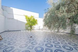 Chalet en venta en Lucena photo 0