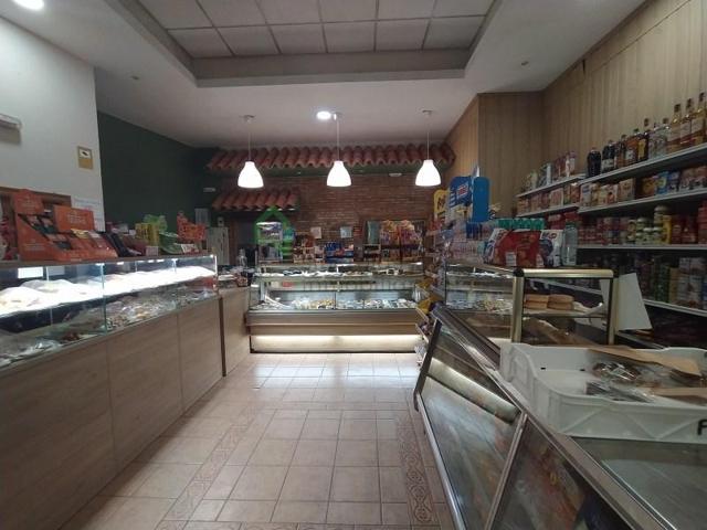 Local comercial en venta en Badajoz photo 0
