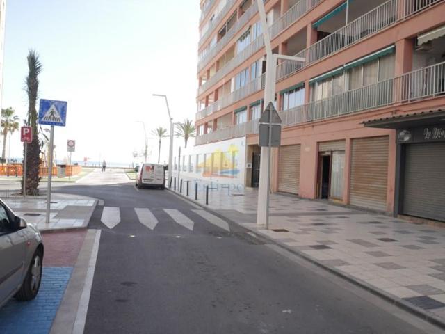 Local comercial en venta en Cullera photo 0