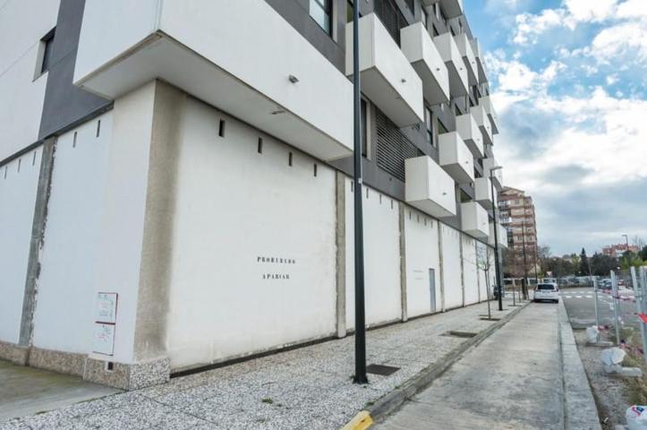 Local comercial en venta en Zaragoza, La Jota photo 0