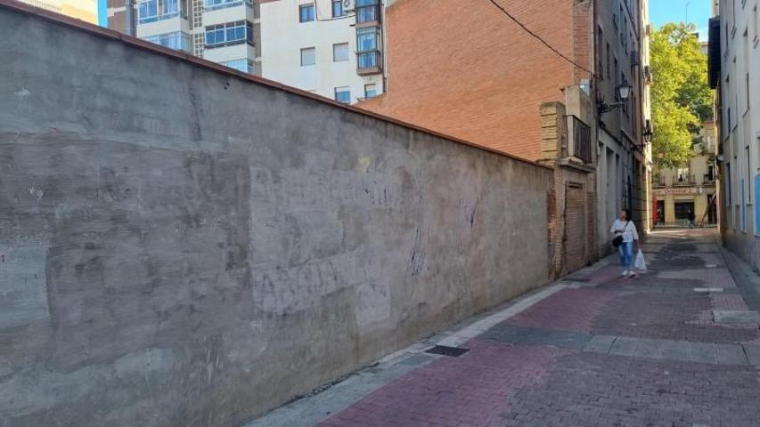 Terreno en venta en Zaragoza, Arrabal photo 0