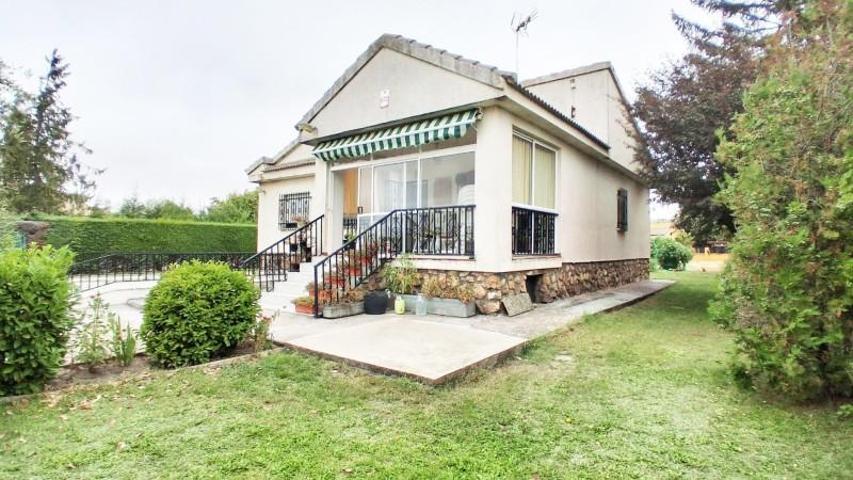 Chalet en venta en Castellanos de Villiquera, URB.LA CECILIAS photo 0