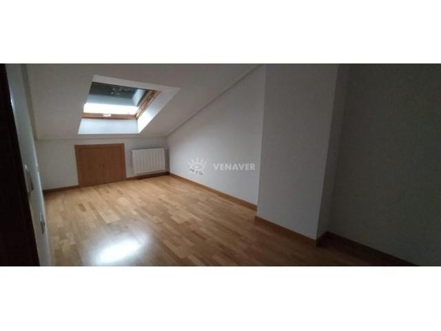 Adosada en venta en Ourense photo 0