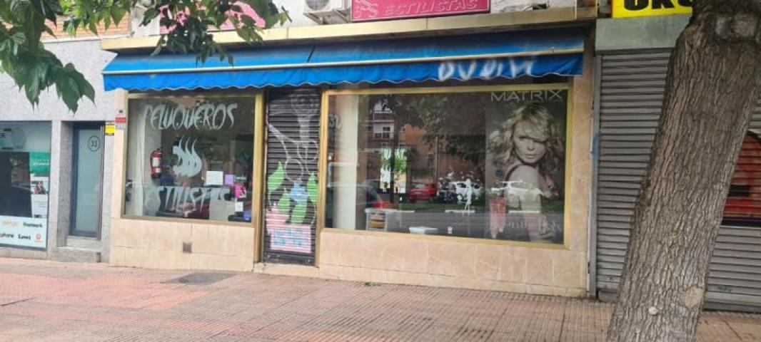 Local comercial en venta en Madrid, Moratalaz - La Elipa photo 0
