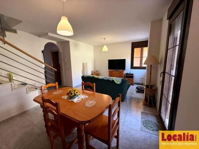 Adosada en venta en Venta de Baños photo 0