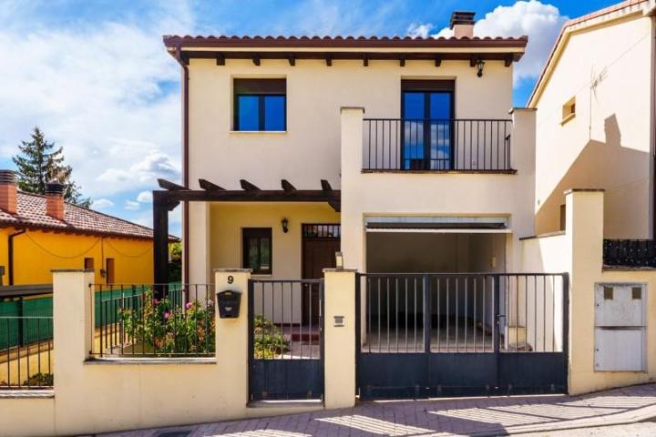 Casa en venta en Cogolludo, Castilla la mancha photo 0