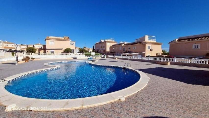 Bungalow en venta en Torrevieja, La Mata photo 0