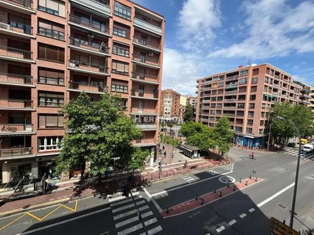 Piso en venta en Logroño, Vara De Rey photo 0