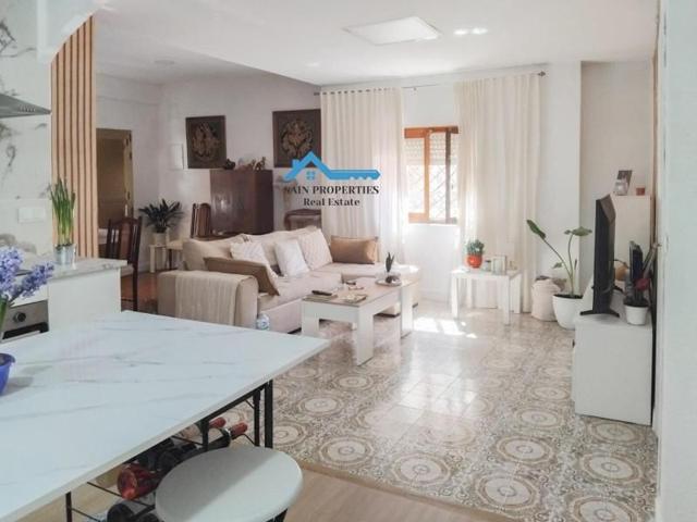 Apartamento en venta en Villajoyosa, Centro photo 0