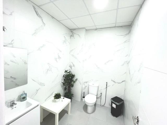 Local comercial en venta en Camas, Andalucia photo 0