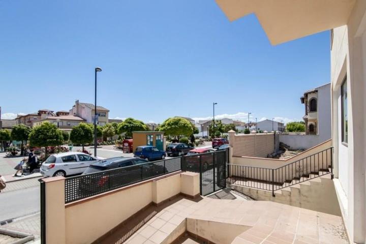 Edificio en venta en Chauchina, CENTRO SALUD photo 0