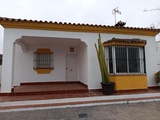 Chalet en venta en Chiclana de la Frontera, Las Lagunas - Campano photo 0