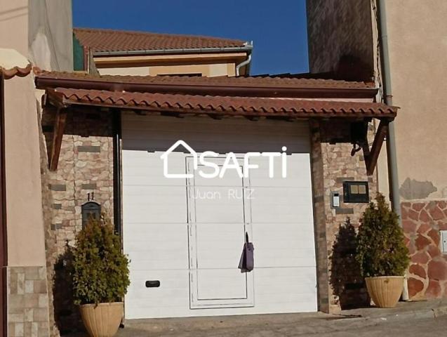 Casa en venta en Hontanares de Eresma photo 0