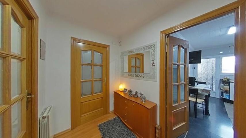 Piso en venta en Sabadell photo 0